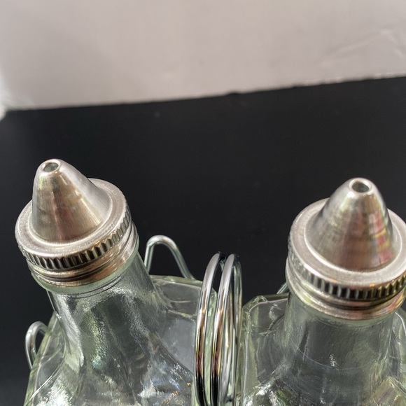 VTG oil & vinegar 6oz square glass cruet set w/ wire caddy stainless steel caps - Picture 3 of 10